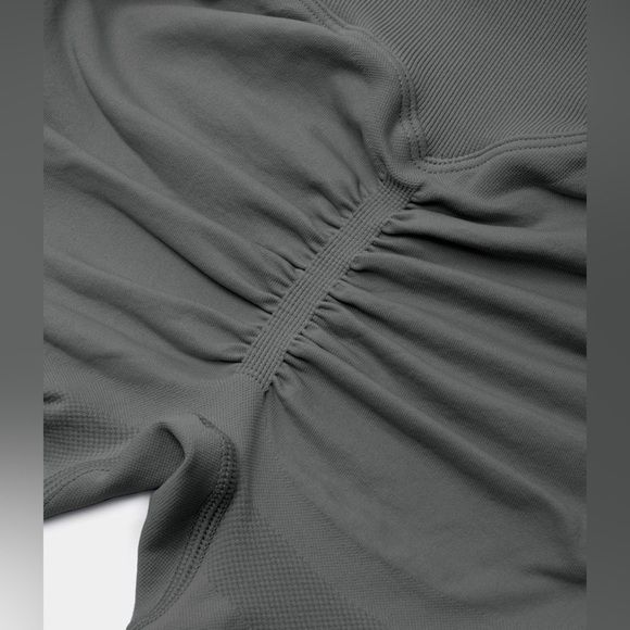 HALARA Seamless Flow High Waisted Butt Lifting Leggings 7/8 length |Size Large| - Picture 8 of 10